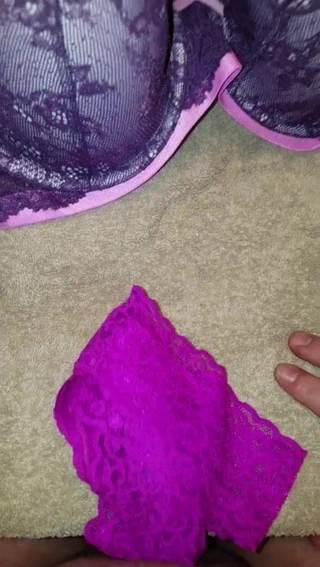 Arkadaşlar adım annenin külot