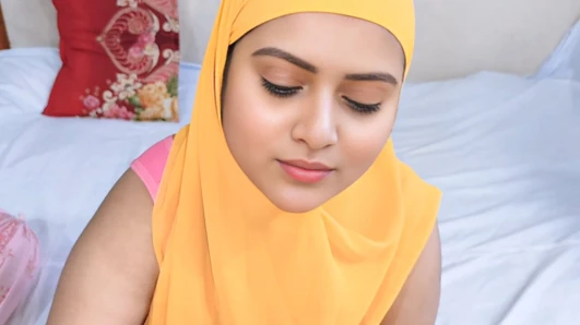 Güzel tesettürlü Müslüman Hintli deshi köylü kızı domaltarak sikişiyor video.