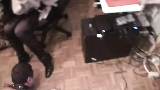 Aldatılan köle joschi alır aşağılanmış tarafından tanrıça gloria