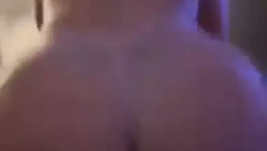 Olgun bayan ile genç çocuk