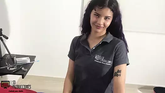 Üvey kız kardeşimin ateşini düşürüyorum - İspanyolca porno