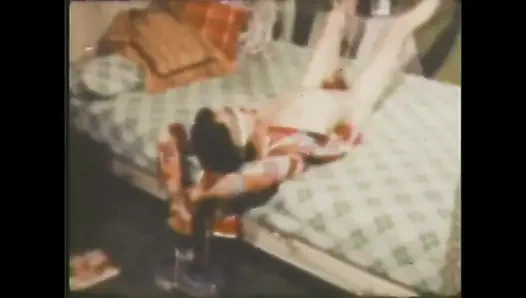 Klasik küçük bir sürtük için derin yoğun orgazm!