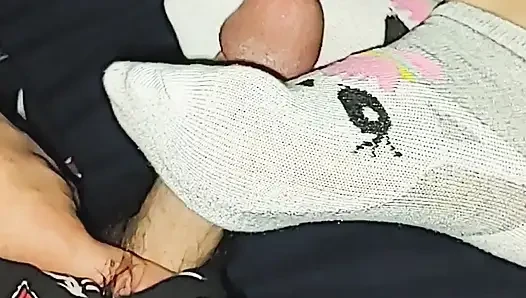 Yaramaz küçük tek boynuzlu at bileği çoraplı çorapla boşalma