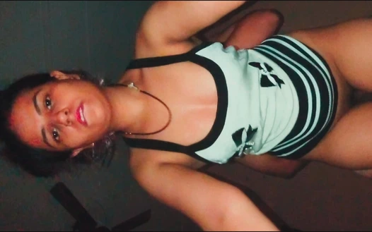 18 yaşındaki genç kız büyük yaraklı adam tarafından arkadan hızlı ve sert sikiliyor