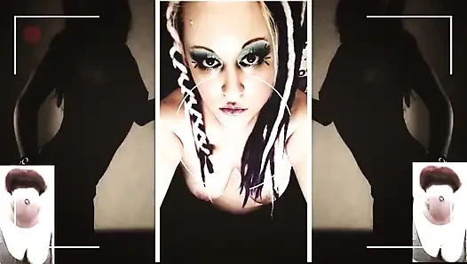 Şımarık üvey kız kardeş büyük zenci yarağı pornonuzu buldu şimdi gerçekten emdiğini görmek istiyor