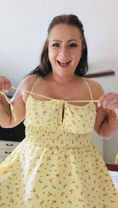 Ateşli evli kadın güneşle şenlik istiyor