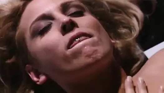 sarışın hottie seviyor anal