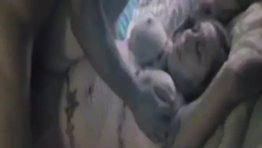 Sallanan eş, barbie, genç bbc'den Creampie alır