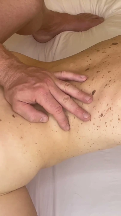 Sallanan götlü olgun orta yaşlı seksi kadın ile domaltmalı sikiş | Klip 1