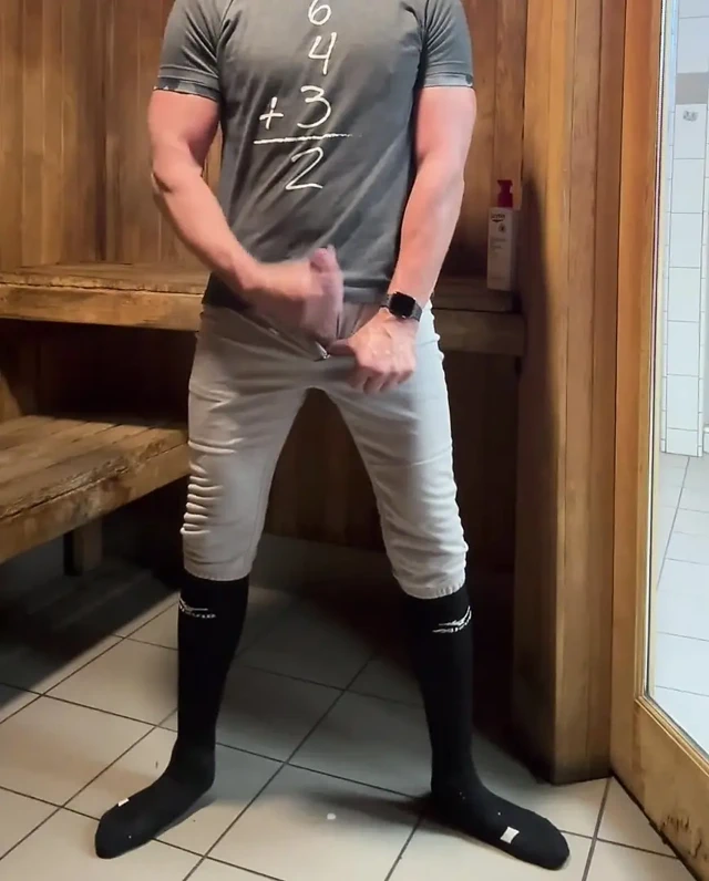 JockDad87 ile soyunma odasında alfa eğlencesi bölüm 3