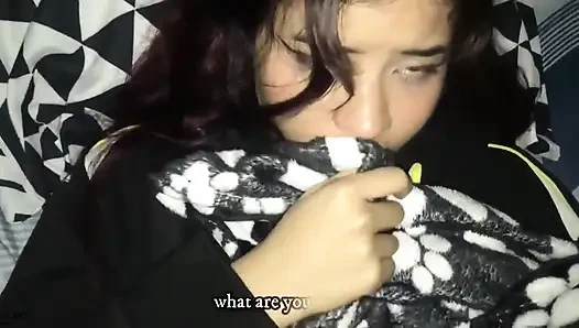 Odasında çıplak minyon latin bana lezzetli sakso çekiyor ve döl yutuyor bakış açısı