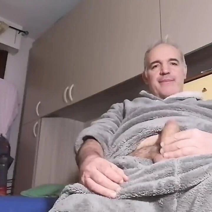 Bardağa boşalmak ve sıcak sütümü içmek istiyorum!