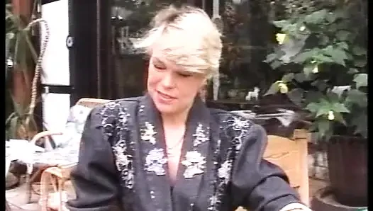 Anal sikilen Alman hatun aynı anda iki yarağı memnun etmekten hoşlanıyor