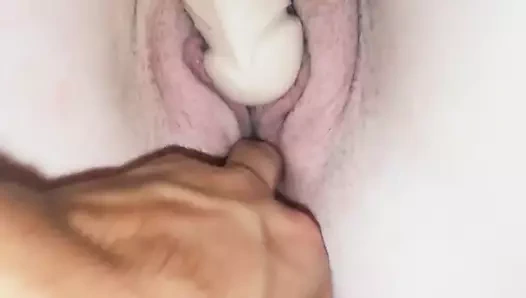 Ma femme joue avec a grosse chatte et ont gode