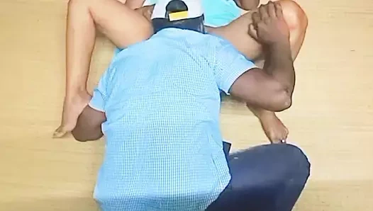 Öğrenci evde üvey teyzeyle seks yapıyor