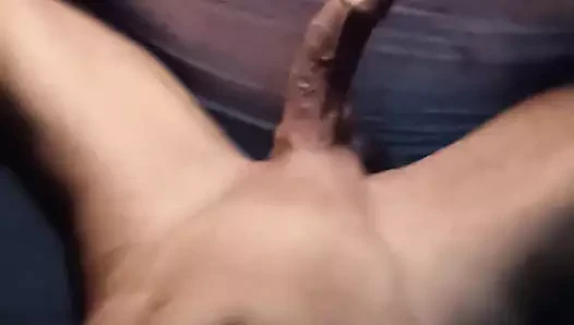 İri göğüslü büyük yarak zevkle geziyor!!