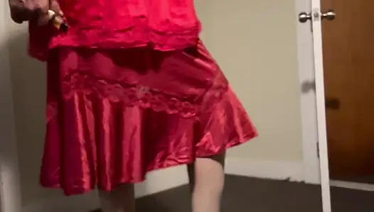 Hepsi kırmızı. Slip babydoll sutyen yüksek topuklu ayakkabılar. Ah evet