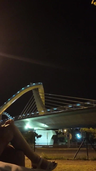 Bir teşhirci o noktada bir fahişeye geldi. Onunla ne yapacağını bilmiyor. | Klip 2