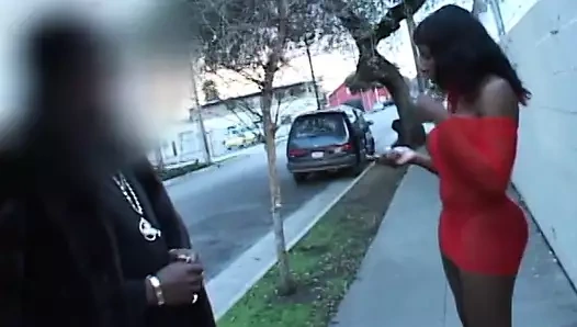 Mükemmel zenci esmer yarak emiyor ve tıraşlı amını siktiriyor