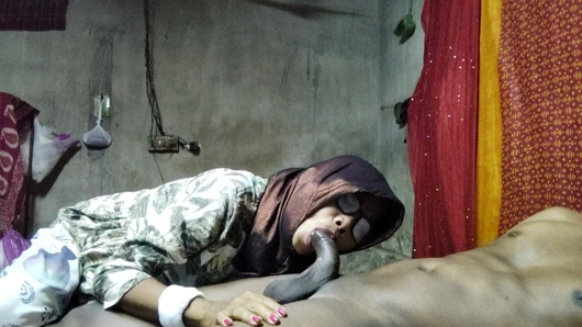 Hintli kayınbiraderi ve kayınbiraderi rol yapma özel ev desi videosu