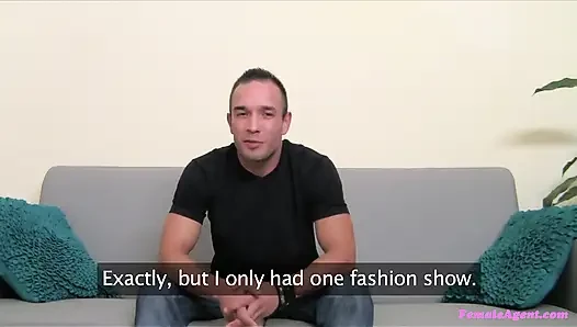 Kadın ajan - sevimli adam orta yaşlı seksi ajanın amını akıllara durgunluk veren orgazm için sikiyor