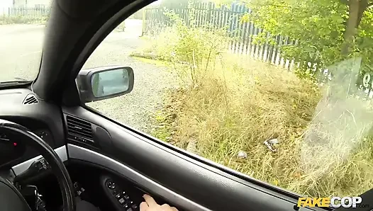 Fake cop - büyük memeli ve tatlı götlü ateşli bisikletçi büyük döl alıyor
