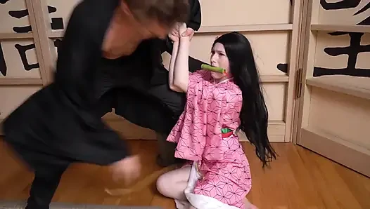 Anime Chan büyük bir yarakla bir adamın eline düştü ve onun tarafından sikildi