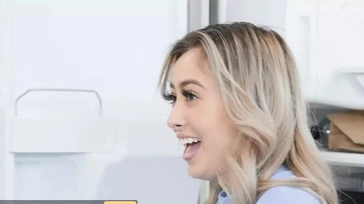 Chloe Surreal ilişkisinden bıktı, neyse ki onu sikmeyi bekleyen iki sallanan yarak buluyor - brazzers