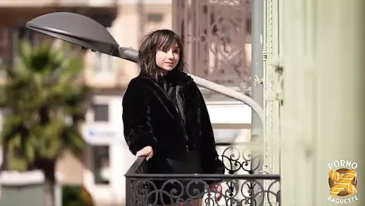 Sevimli kız Abby iyi bir sikiş istiyor