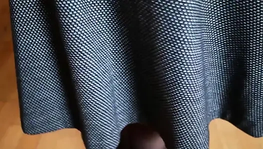 Ahşap zeminde yüksek topuklu ayakkabılar - keskin topuk tıklamaları ve yavaş yürüyen asmr