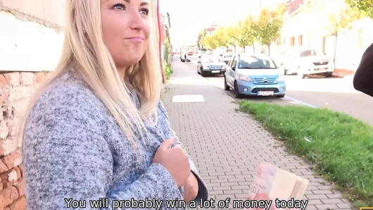 Hunt4k. Adam büyük memeli kadını erkek arkadaşıyla oynaması için ayartıyor