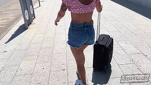 Silvia Soprano'nun götüne fışkırtarak boşalıyor