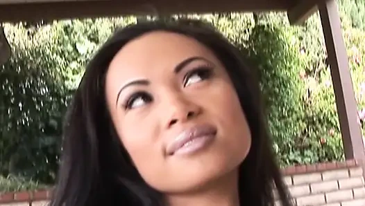 Büyük memeli bu 2 ateşli latini kanepemde sikiyorum