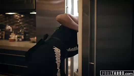 Saf tabu kızgın üvey velet genç akşam yemeğini çıplak yapar