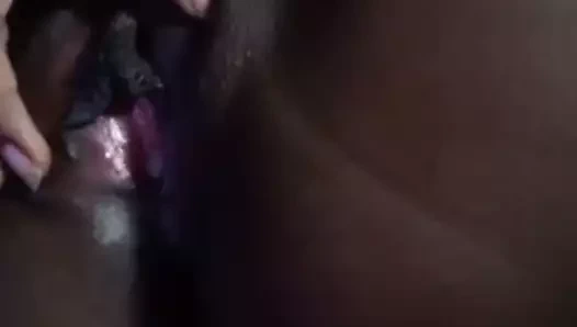 Jolie black se branle devant moi
