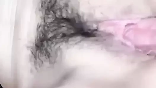 Partnerimi yakından izliyorum, onun horoz vajinama girip çıkıyor