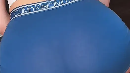 Yakın çekim Hitachi sürtüyor ve boşalıyor!!