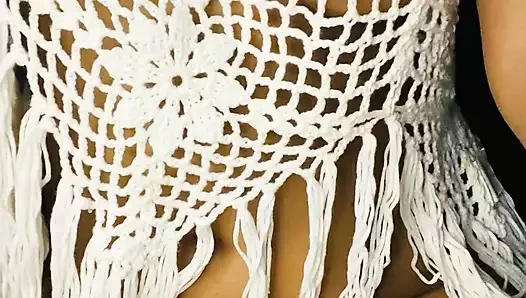 Hintli kız amcığını parmaklıyor