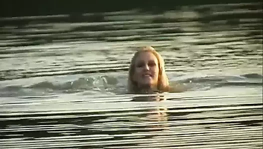 Sana Irena'yı sunuyorum, büyük bir porno sitesinde kendini gösterme arzusu olan gerçek bir sarışın peri