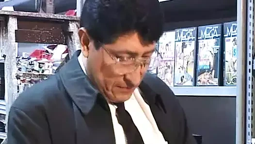 Edepsiz kız üvey kız kardeş Teanna Trump