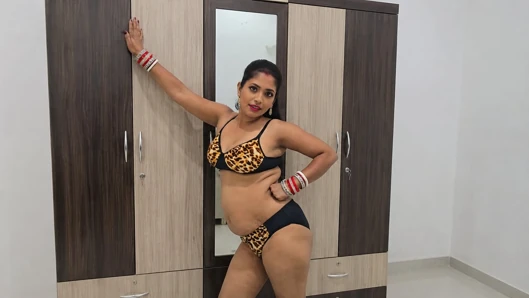 Yeni evli arshita bhabi devar tarafından sikiliyor göt deliği saksosunda orgazmımı istiyor