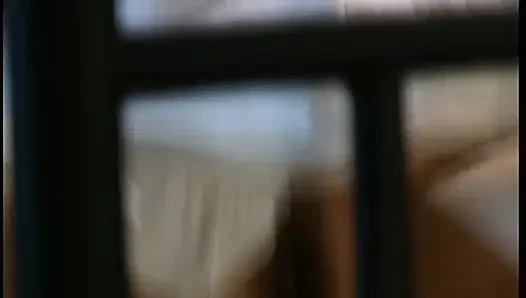 Ateşli sarışın mahkum hapishanede gardiyan tarafından sert sikiliyor
