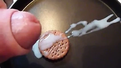 çikolatalı kurabiye üzerinde Cum