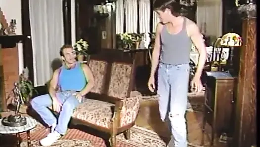 Genç azgın adam Brian Estevez arkadaşı Lee Stine'in götünü sikiyor