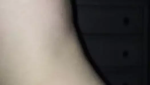 Sıcak milf dileniyor için boşalmak içinde ona kedi