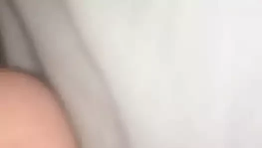 Yatağımı gerçek bir orospu gibi beceriyorum