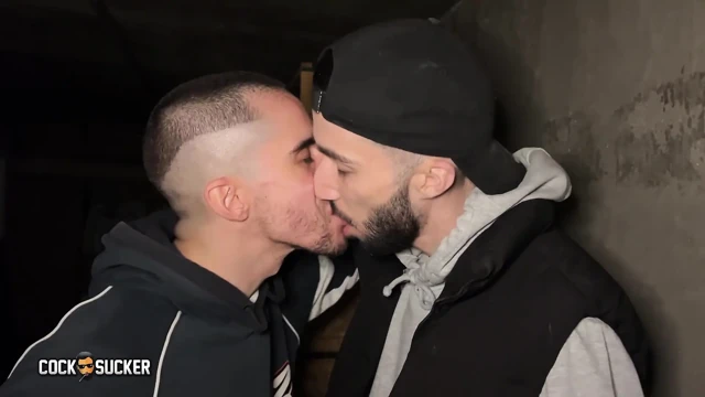 Gay Beur Otoparkta Büyük Penis Emiyor