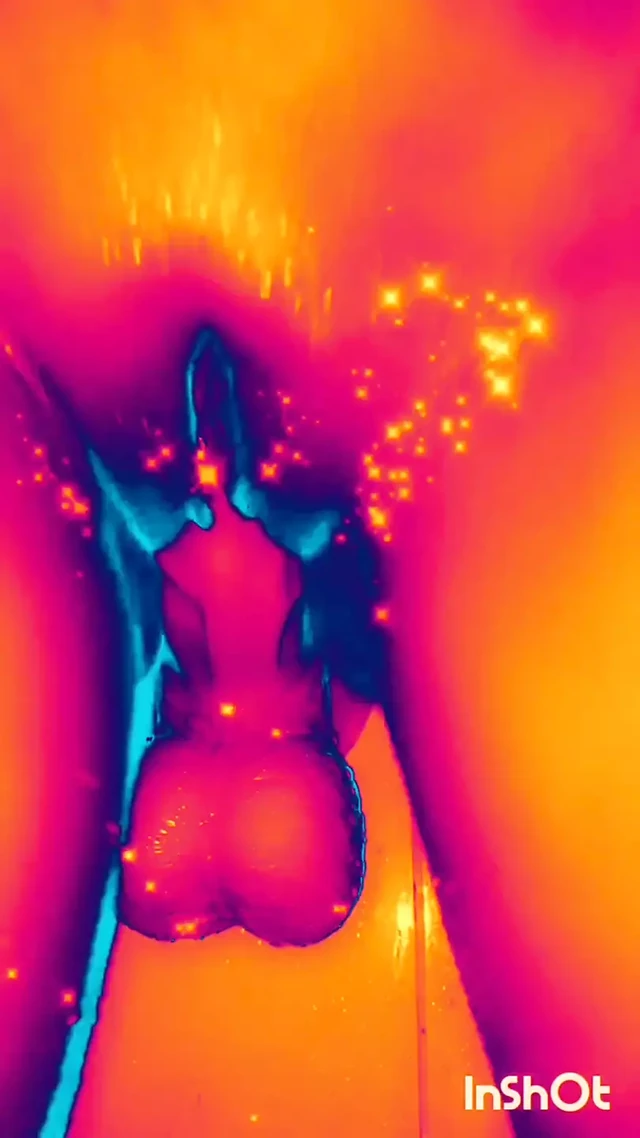 Застукали за дилдо в душе