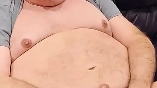 Bear Daddy Chub senin için mastürbasyon yapıyor