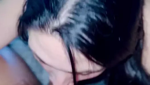 Asılı hayran ağzımı cep amcığı olarak kullanıyor